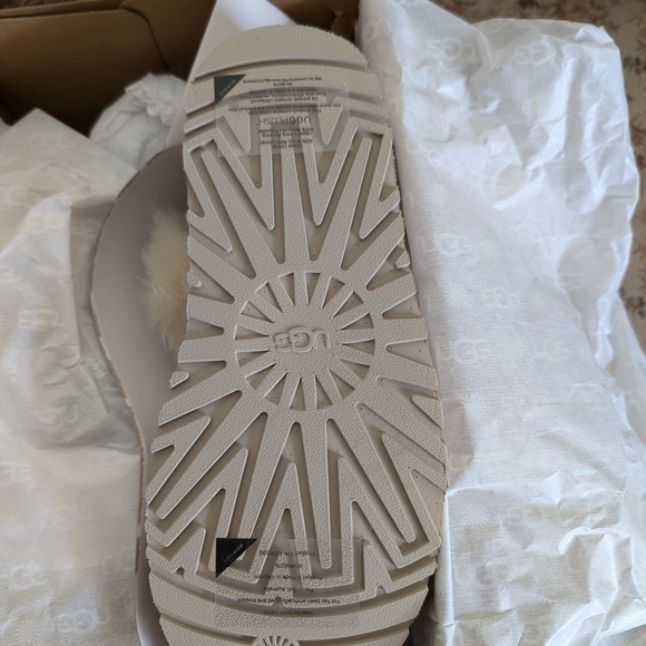 UGG Women's Cream Slippers - Picture 3 of 7